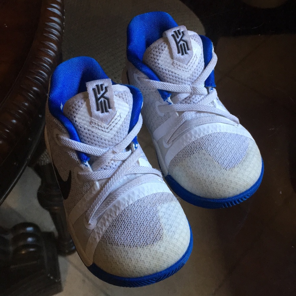 Nike Kyrie 3 - size 7c